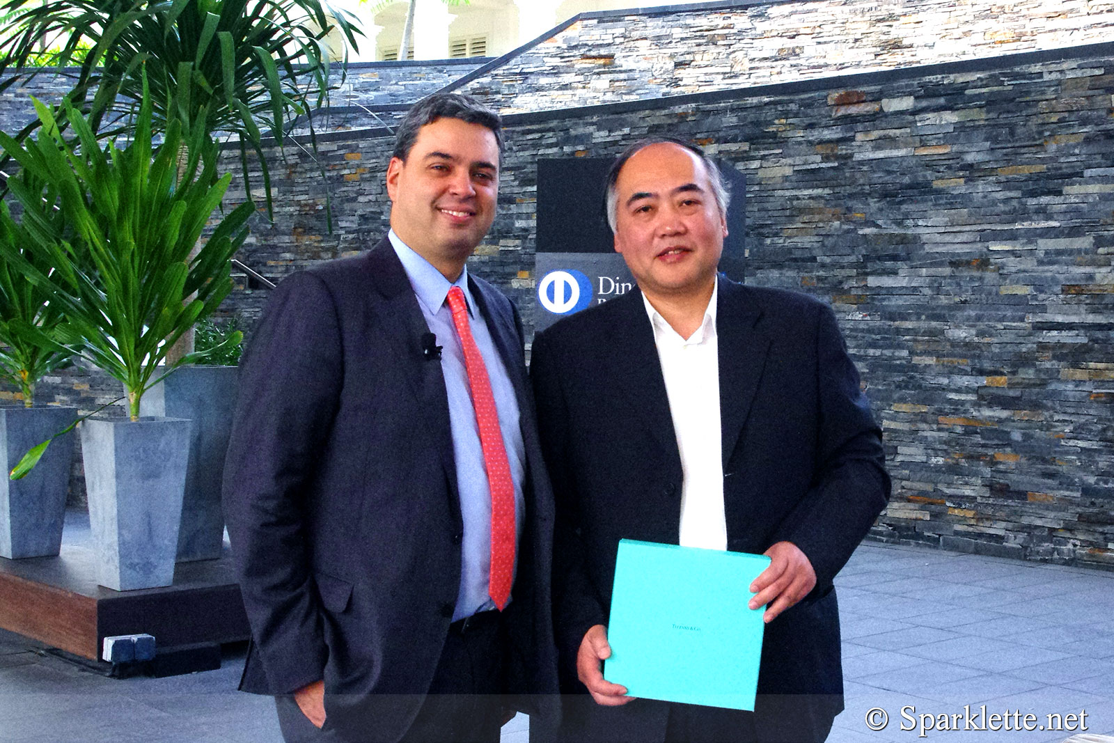 Eduardo Tobon, President of Diners Club International® with Chef Ivan Li of Family Li Imperial Cuisine