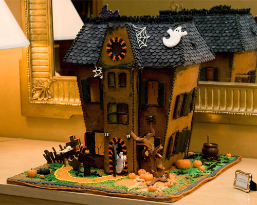 Gingerbread haunted house for Halloween, 25 Halloween Dishes for an Extreme Halloween