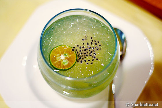 Chilled lemongrass jelly in lemonade