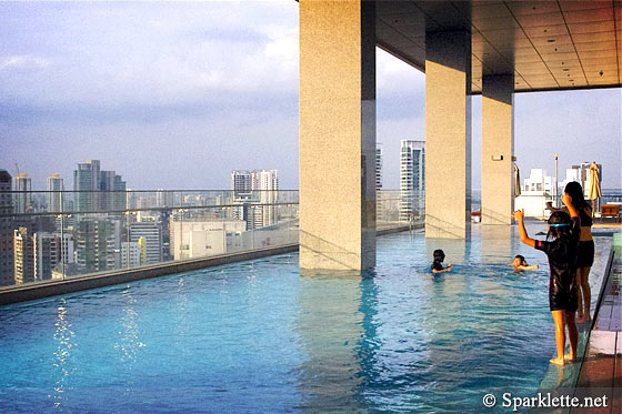 Oasia Hotel Club Lounge swimming pool