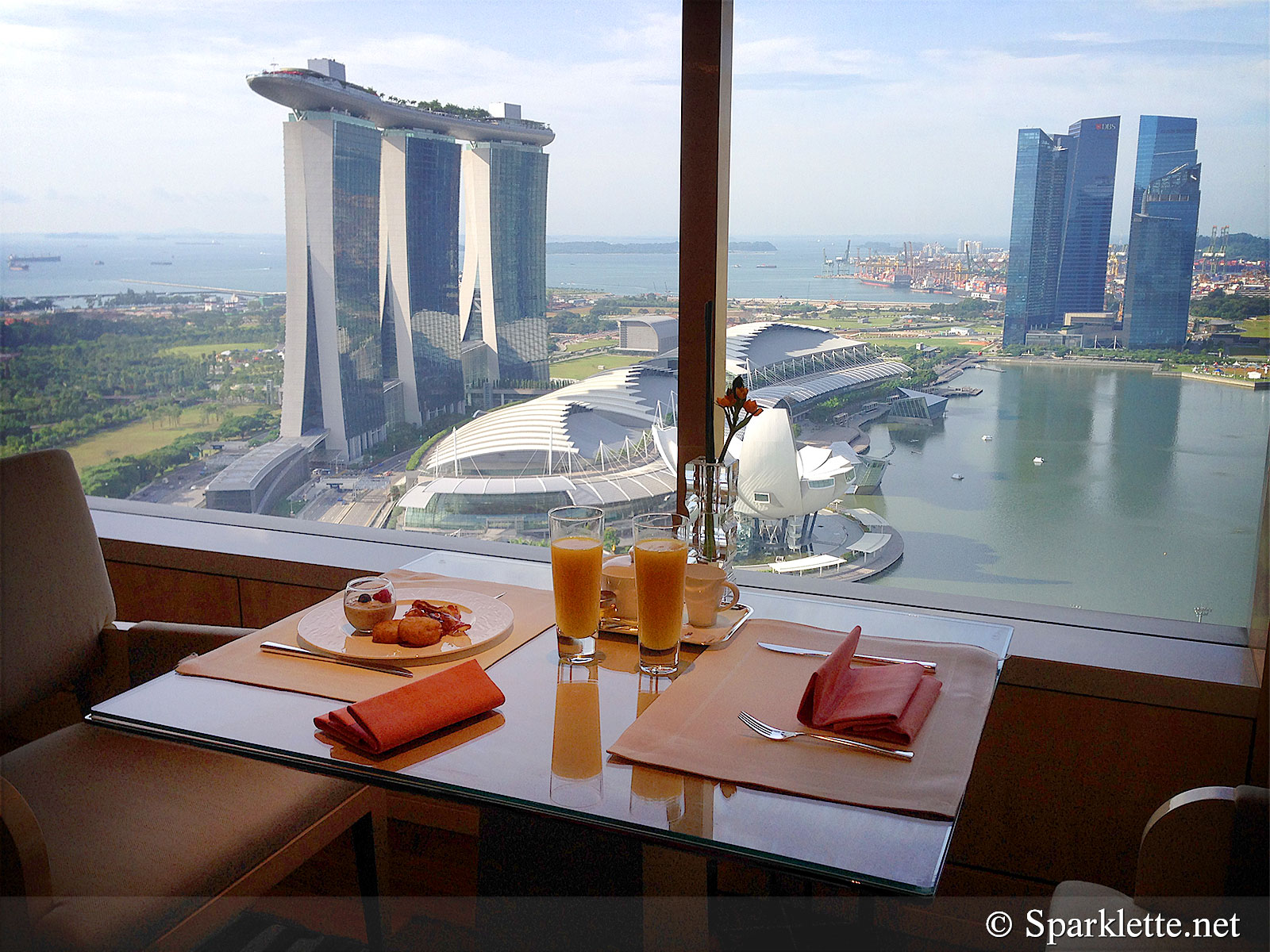 The Ritz-Carlton, Millenia Singapore - Club Lounge