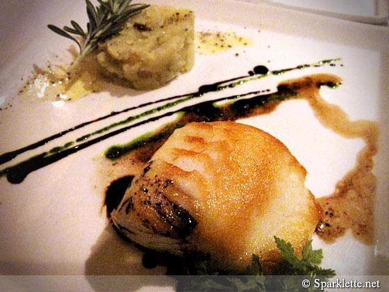 Roasted cod fillet in Balsamico sauce served with rosemary potato