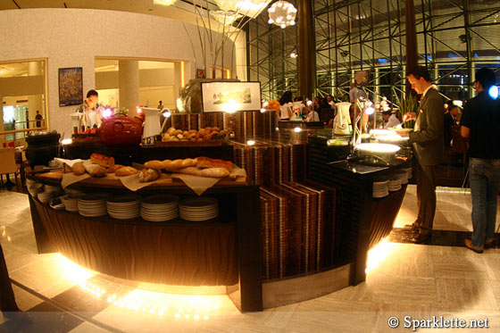 Café Swiss at Swissôtel The Stamford, Singapore