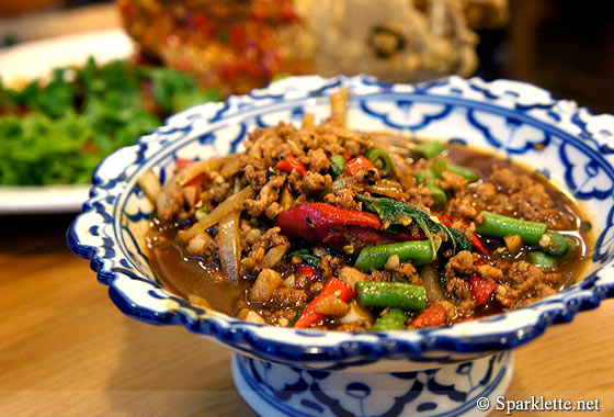 Fried minced pork with hot basil leaves