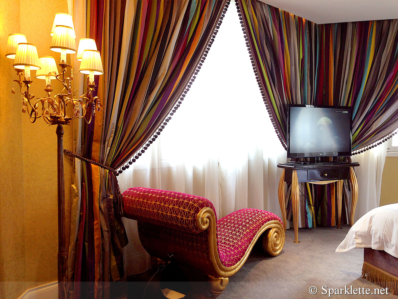 The Scarlet Hotel Splendour Suite Lounger